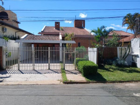 Linda casa com piscina em Campinas